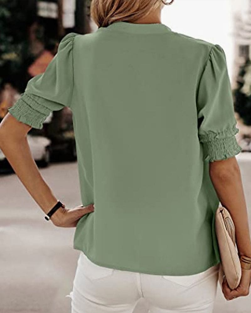 Lichtgewicht & elegant - Blouse met korte mouwen en V-halslijn