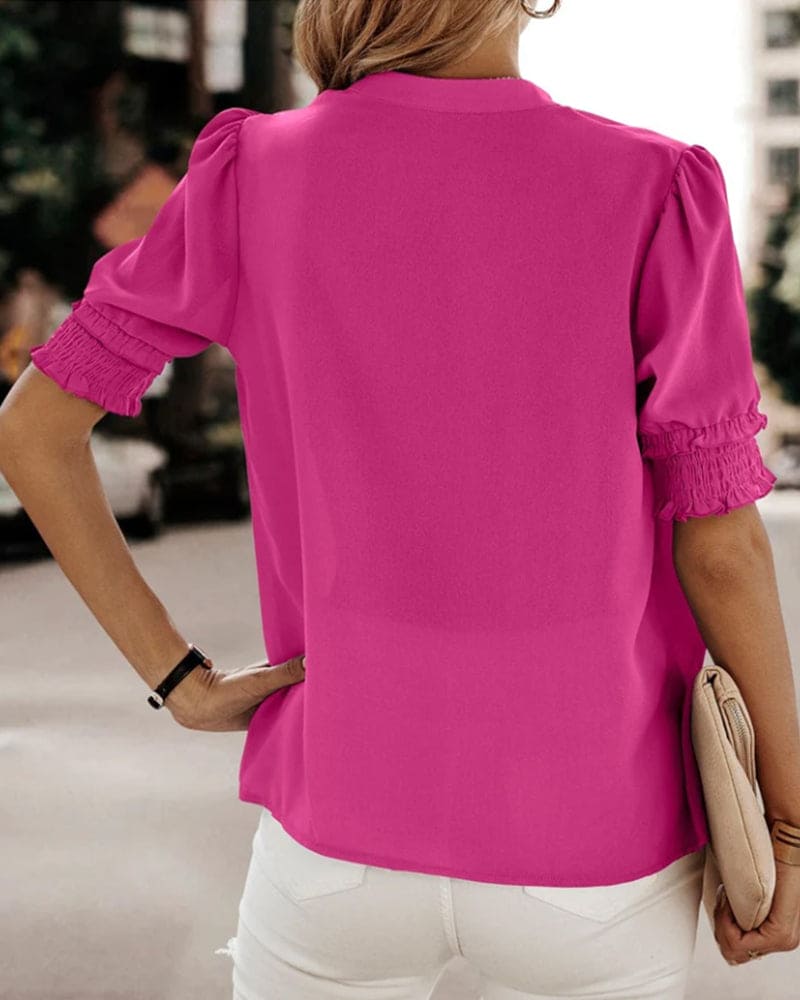 Lichtgewicht & elegant - Blouse met korte mouwen en V-halslijn
