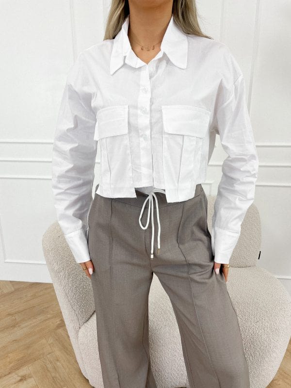 Zayala Crop Blouse – Minimalistisch, Stijlvol & Veelzijdig