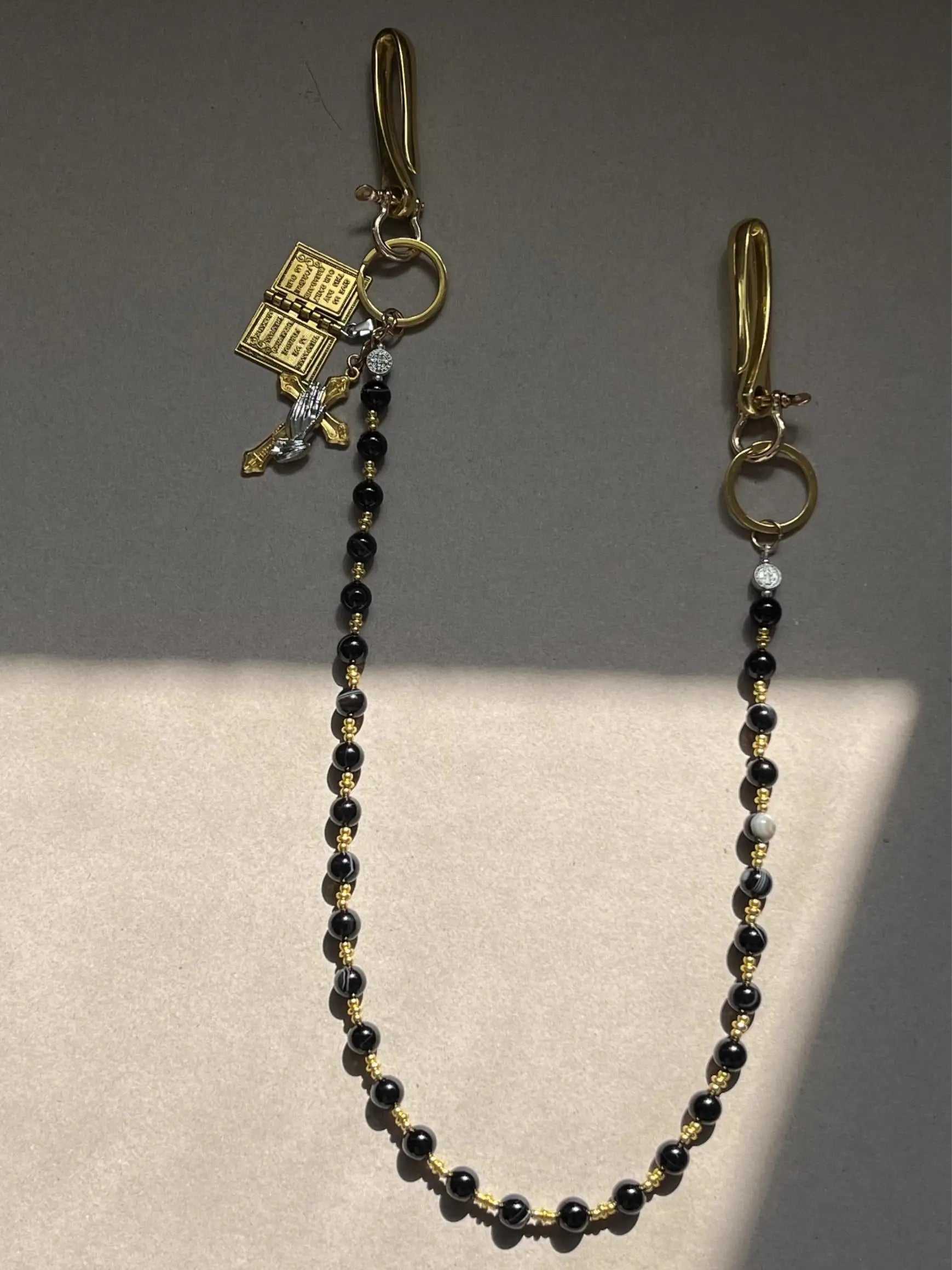 Denim halsketting | Zwarte parelketting met kruis - Opvallend & elegant