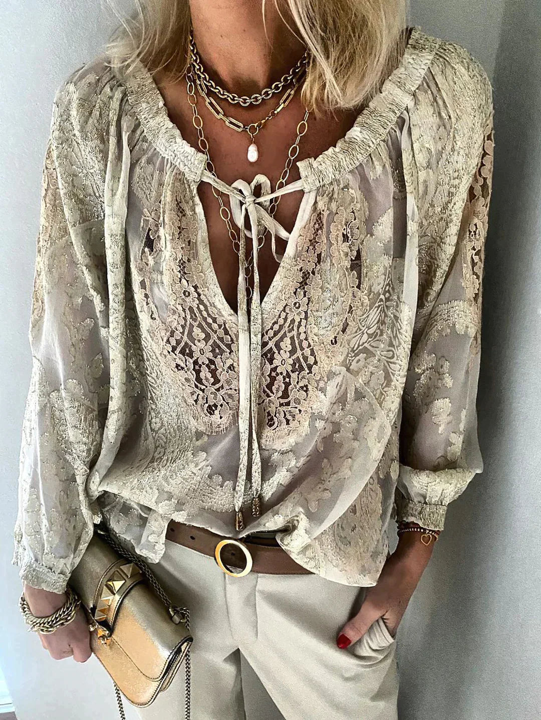 Blouse Unique avec Détails en Dentelle – Élégante & Facile à Assortir