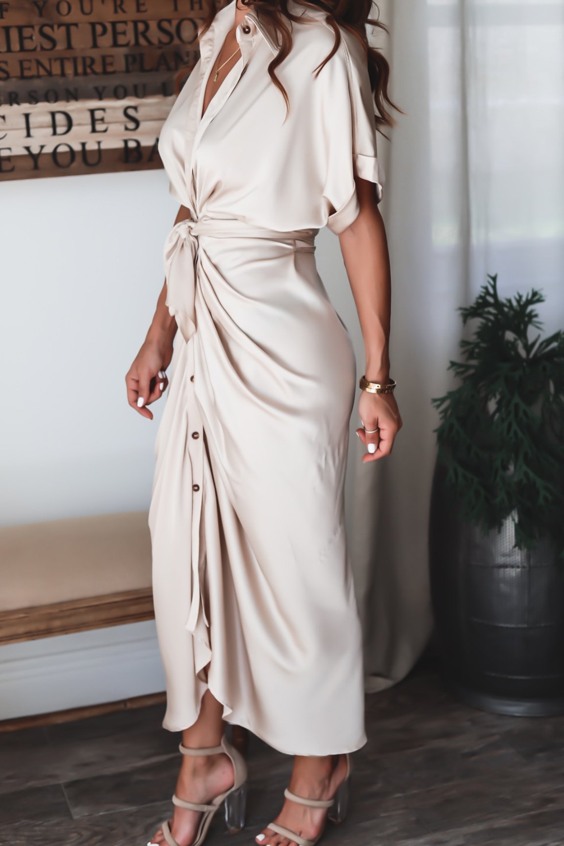 Classy – Gedrapeerde jurk met V-hals voor stijlvolle optredens