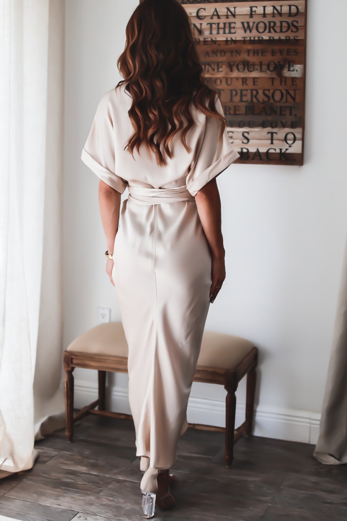 Classy – Gedrapeerde jurk met V-hals voor stijlvolle optredens