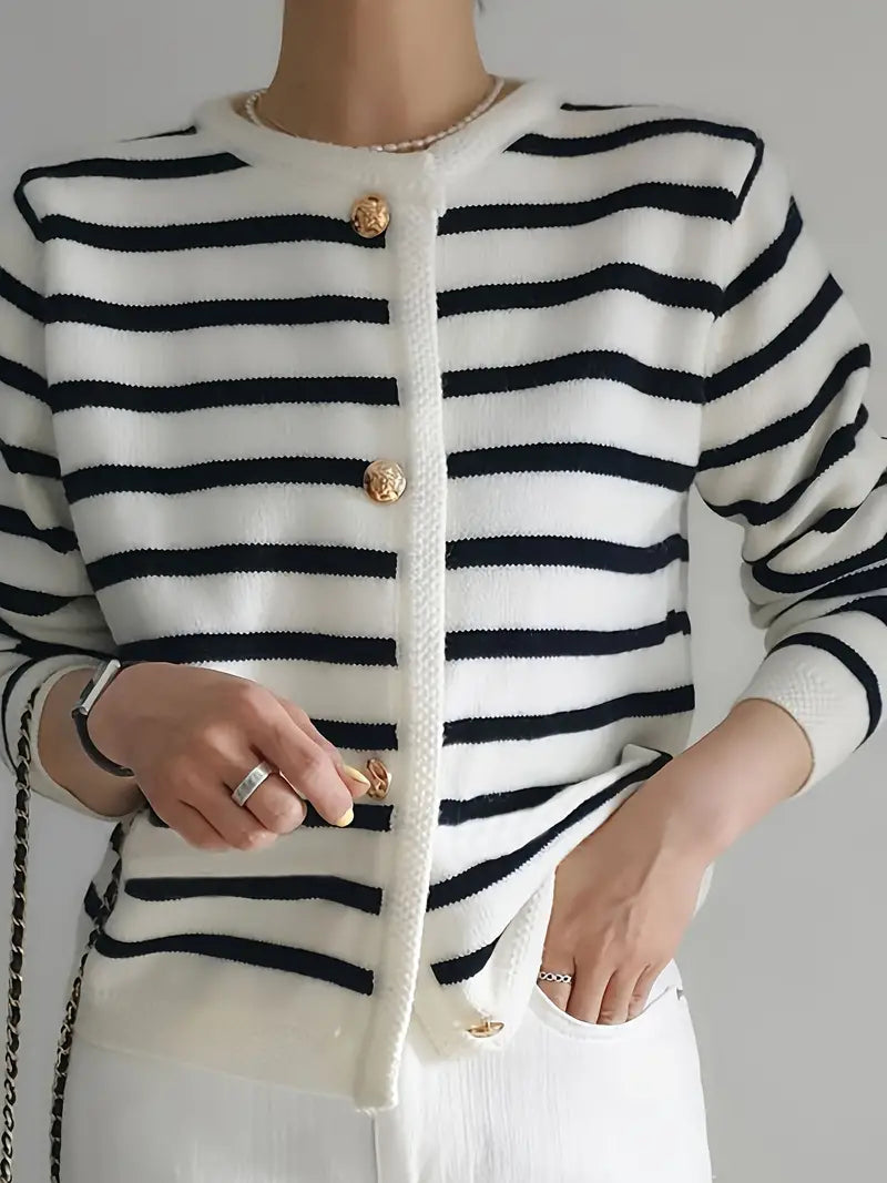 Mara - Chic gestreepte gebreide trui met knoopdetails